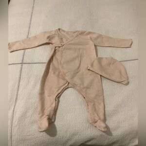 Ferne Flap footie-Ballet w coral stitching size 3/6 mn w matching beanie